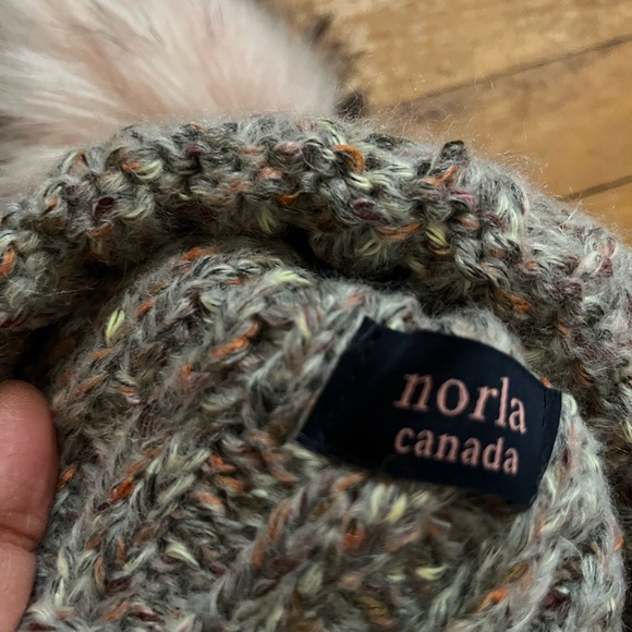 Lot of 4 cute warm women's winter hats (lined) - Picture 2 of 9